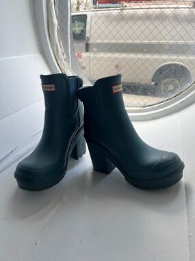 Hunter BlueChunk Heel Rain Booties - Women's 5.5/36 ‘A Simple Favor’